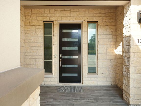 5th image of 122 Newcourt Pl
