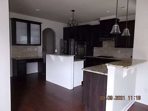 4th image of 122 Marmiton Court