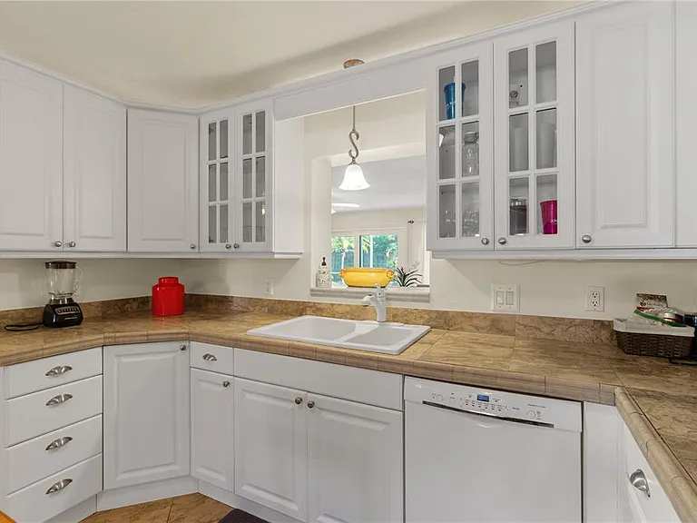 7860 Holiday Dr — Photo 12