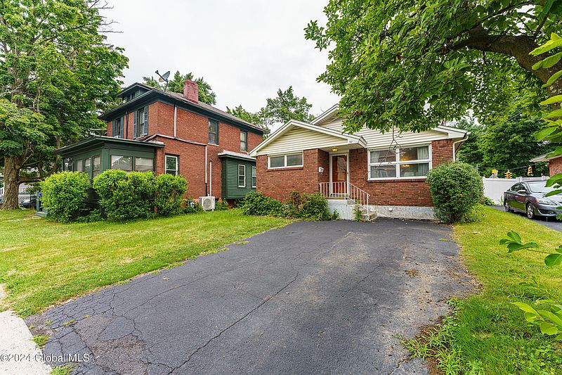 3rd image of 37 Mapleridge Avenue