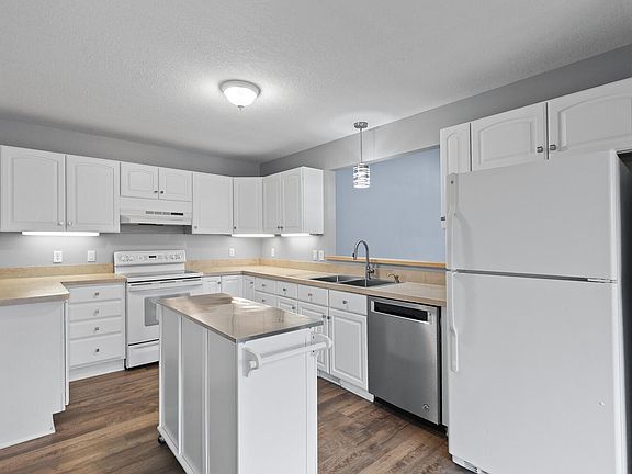 3rd image of 500 Richlyn Dr
