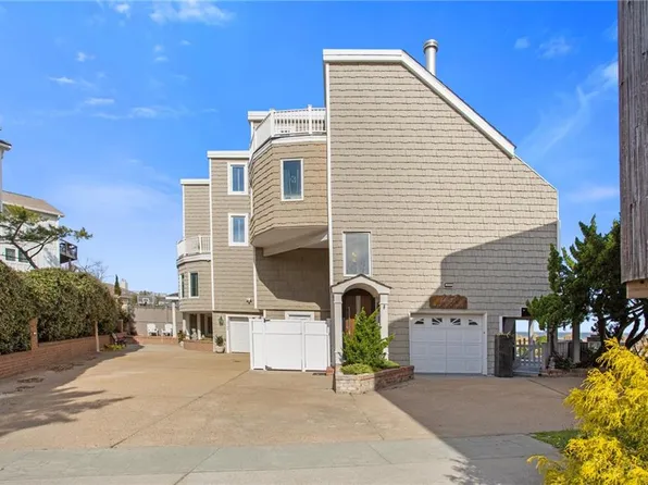 3751 Dupont Cir, Virginia Beach, VA 23455