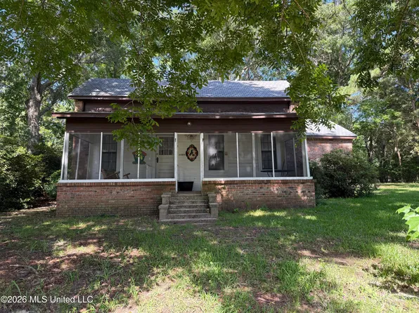 131 N 4th St, Wiggins, MS 39577