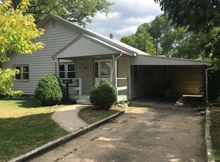 615 SE 4th St, Newton, KS 67114