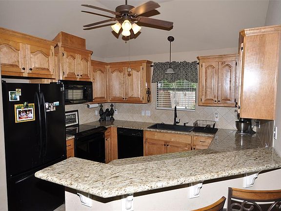 3rd image of 1004 Cardinal Dr