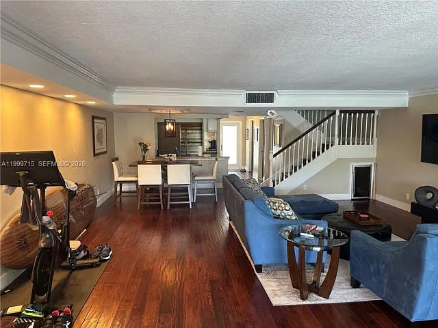 925 NE 26th Ave — Photo 9