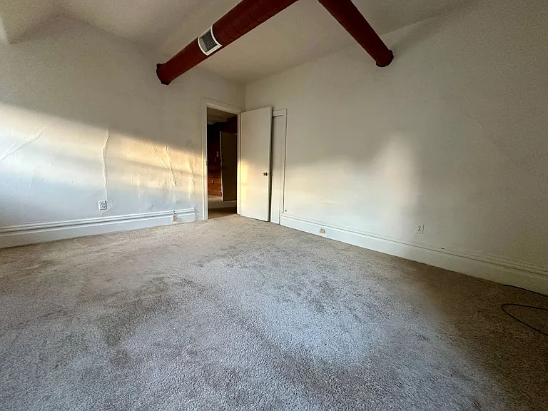 366 S Negley Ave — Photo 16