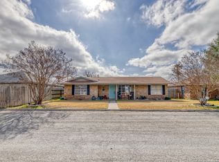 105 Rio Grande St, Uvalde, TX 78801