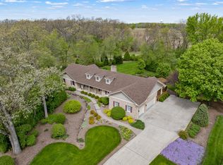 44W664 Oakshire Ln, Hampshire, IL 60140