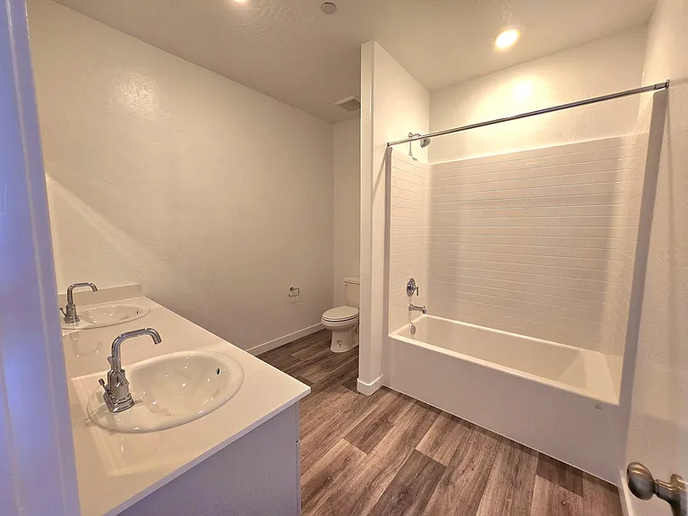 Pioneer Dr W — Photo 31