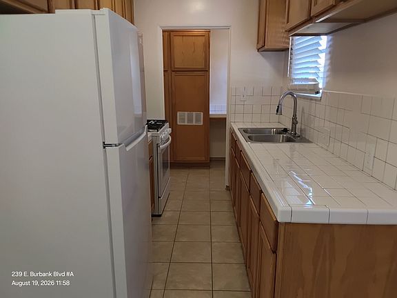 4th image of 239 E Burbank Blvd #0