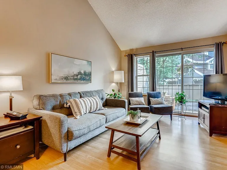 2165 Shenandoah Ct #E — Photo 17
