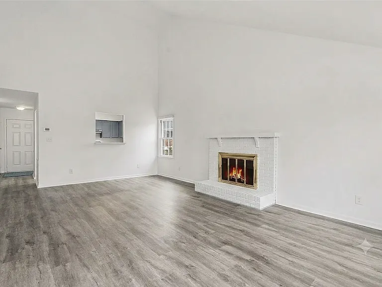 6540 Point Comfort Ln — Photo 5