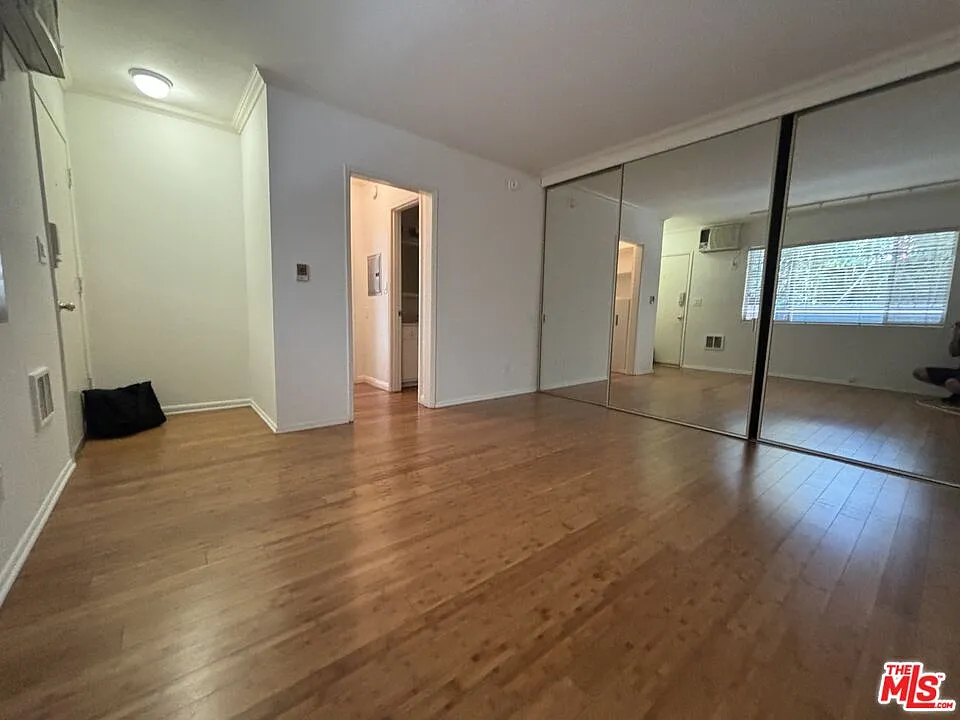 2 bed, 2.0 bath, 5377 sqft, $3,000 — Photo 4