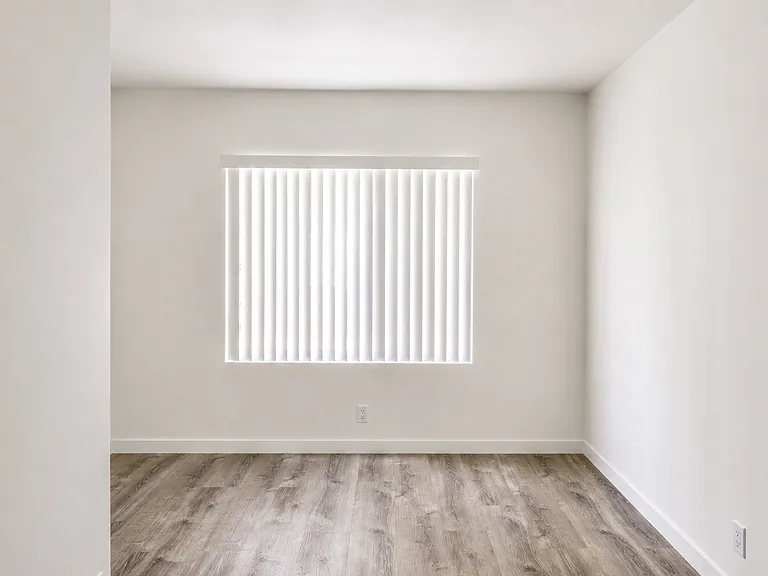 212 W Elk Ave #2 — Photo 7