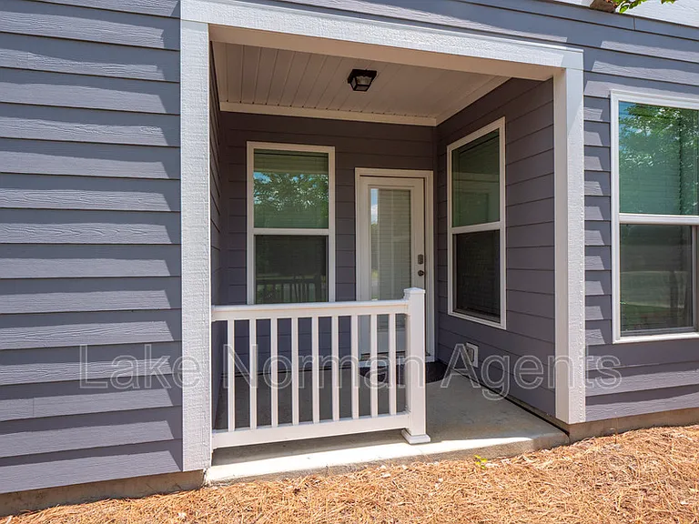 1034 Lyndon Station Dr — Photo 4