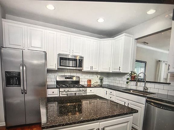 5th image of 254 W Bland St #254