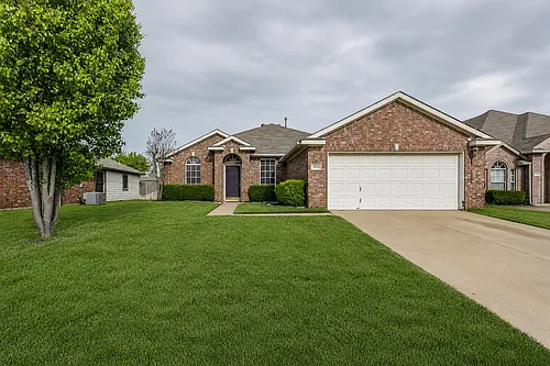 2816 Oakdale Dr Photo 1