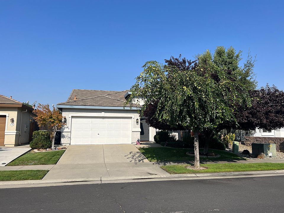 1st image of 220 Halley Glen Dr