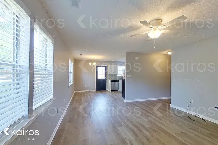 3 bed, 2.0 bath, 1307 sqft, $1,495 — Photo 3