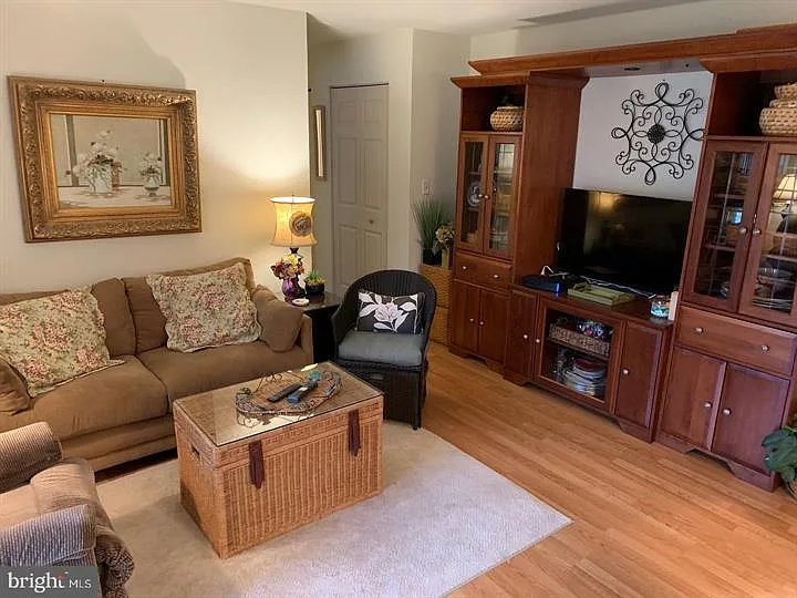 1521 Colonial Dr #T2 — Photo 2