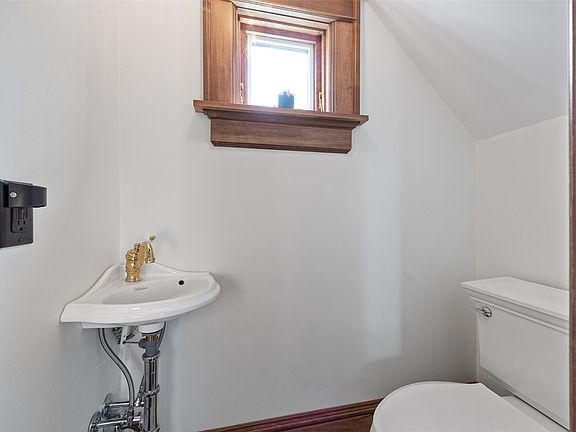 5th image of 304 E Union St
