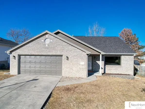 7655 Brummond Dr, Lincoln, NE 68516