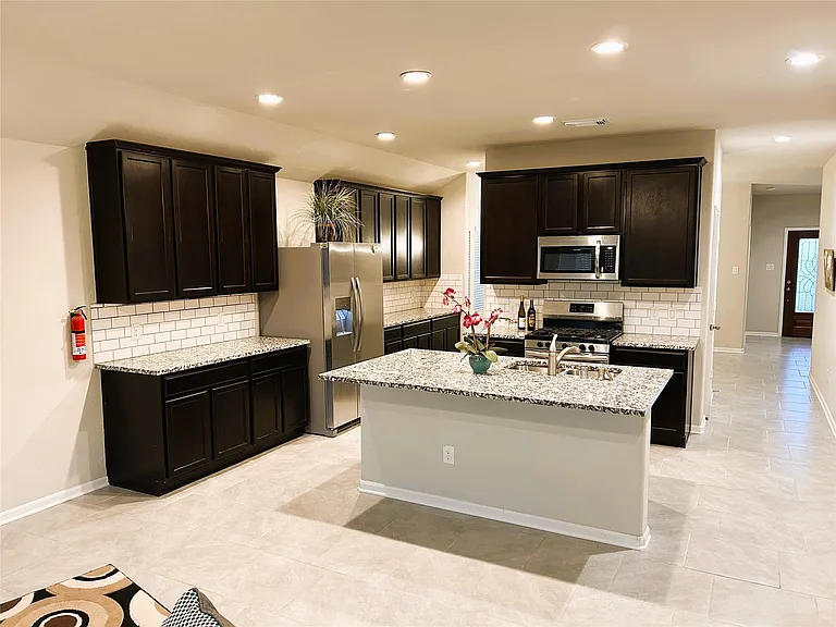 1402 Central Heights Dr — Photo 5