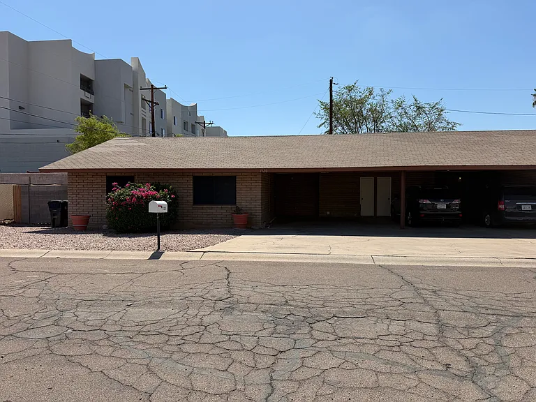 1120 S Hazelton Ln — Photo 30