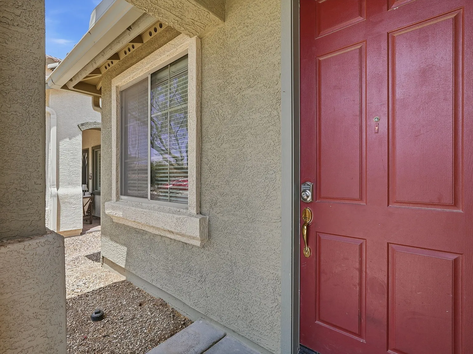4 bed, 1827 sqft, $2,650 — Photo 2