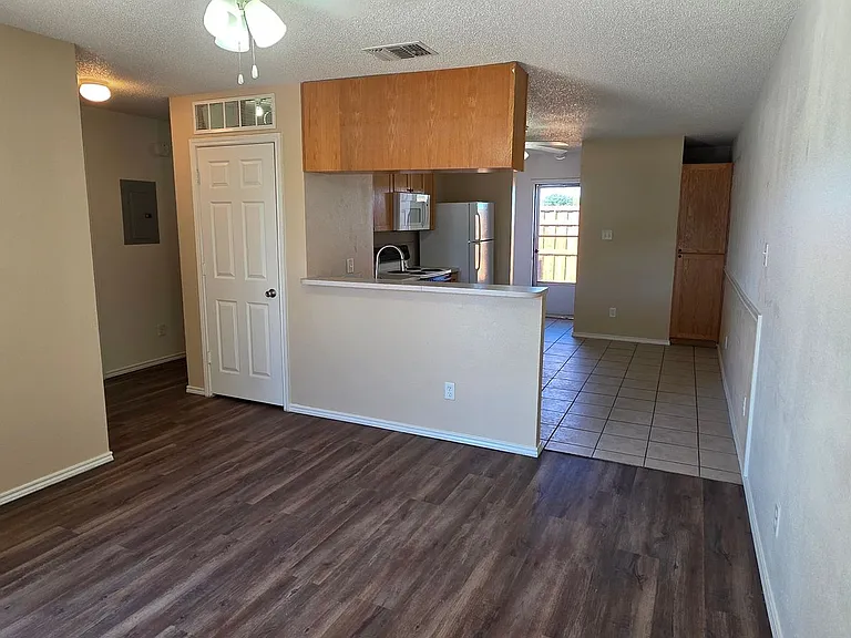 Autumn Ridge 2 BR/2 BA — Photo 13