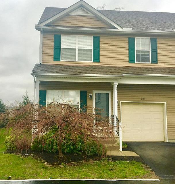 1st image of 698 Wilke Pl