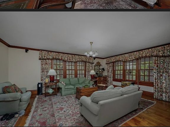 4th image of 5215 Vicksburg Ln N