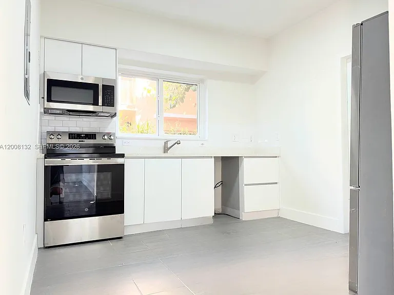 7325 Byron Ave #3 — Photo 5