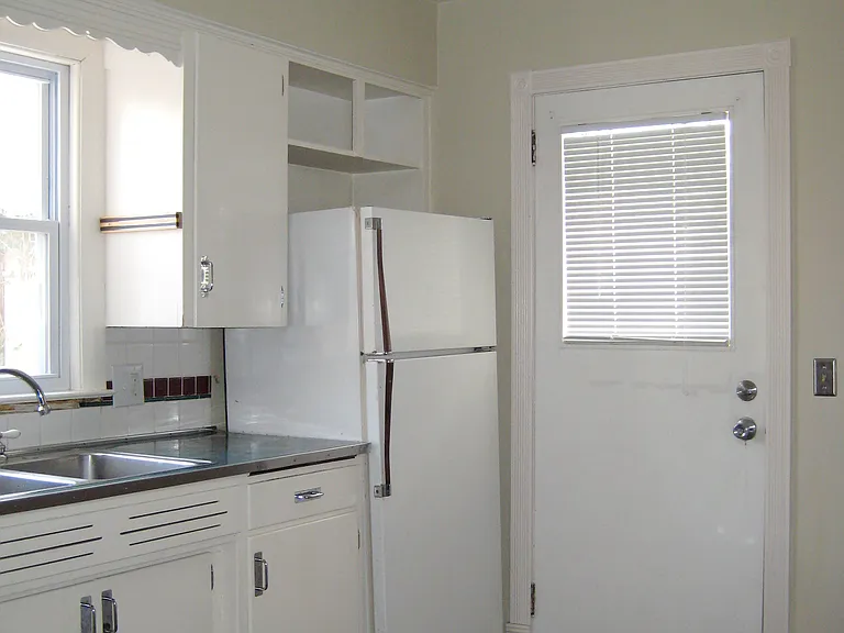 800 Crescent St NE — Photo 13