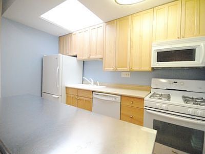 5th image of 390A N Euclid Ave #210