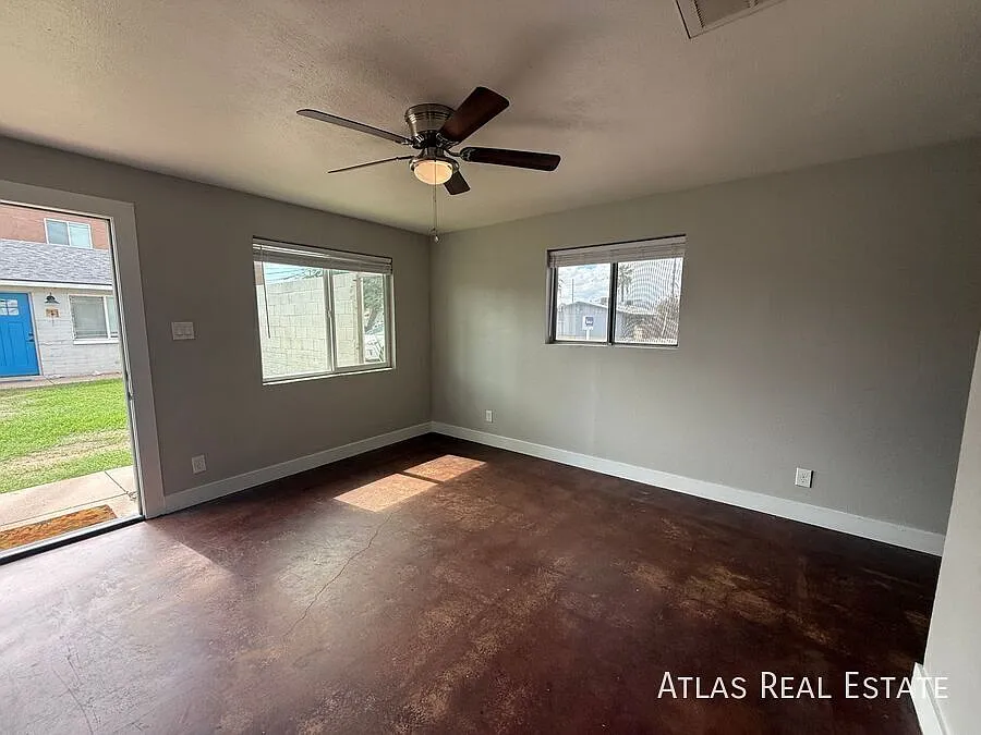 $999 per month! Updated Midtown Phoenix Apartment — Photo 4