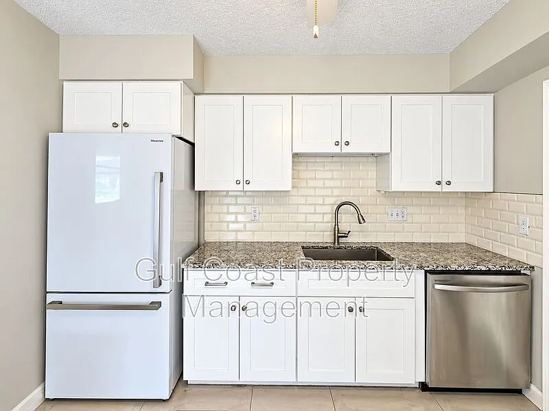 2 bed, 2.0 bath, 1001 sqft, $1,850 — Photo 4