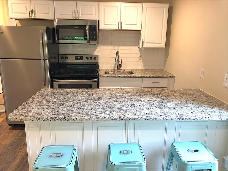 110 Charles Ave — Photo 7
