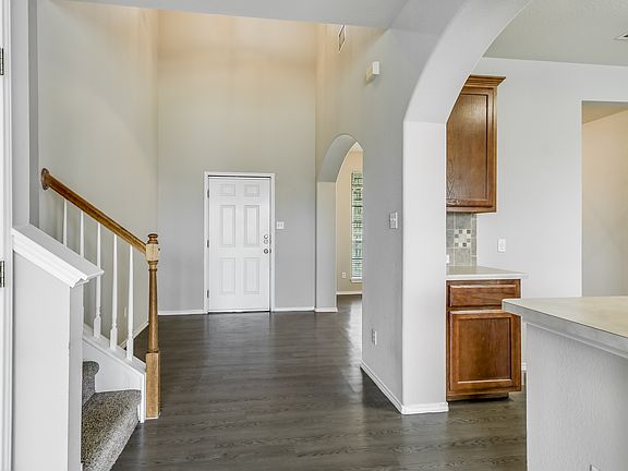 2nd image of 321 Lone Star Blvd