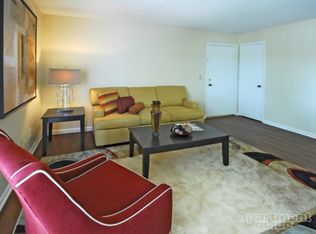 7438 Flint Rd APT 105, Shawnee, KS 66203