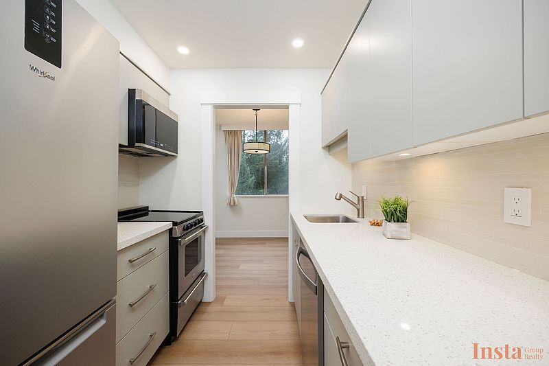North Vancouver Apartment for rent - 2 Bedrooms — photo 6