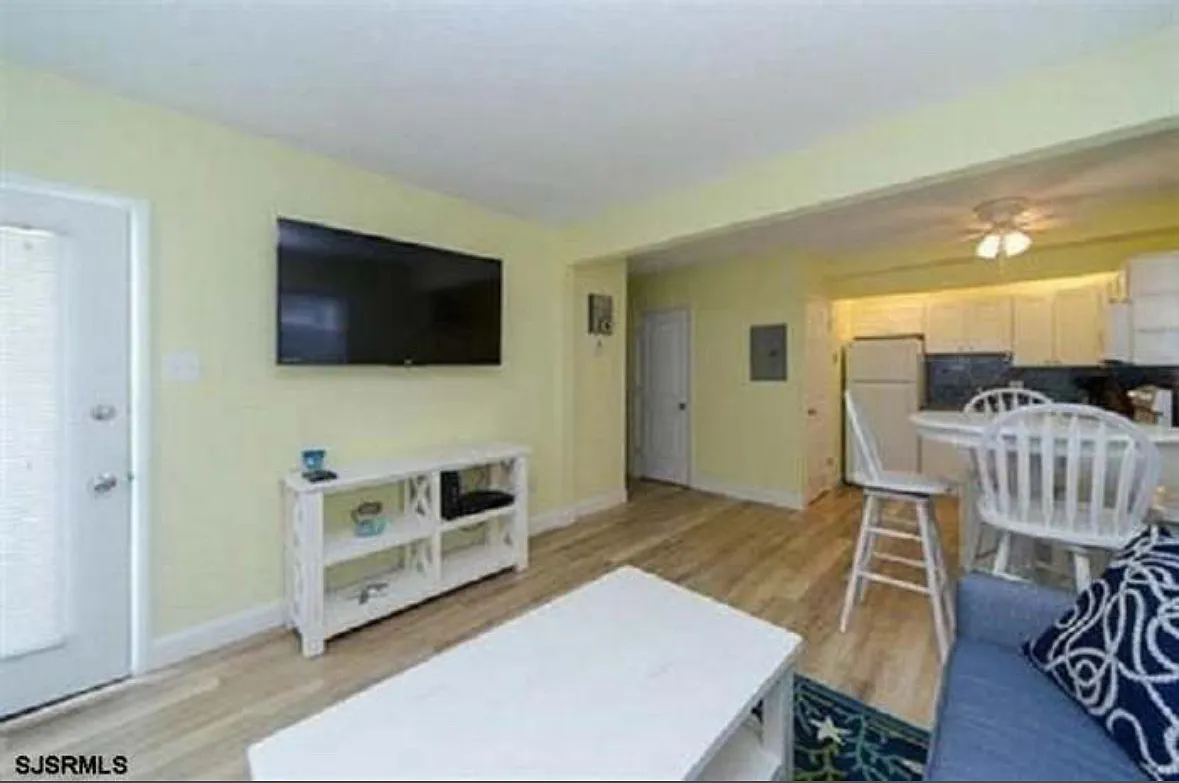 1 bed, 392 sqft, $1,400 — Photo 4