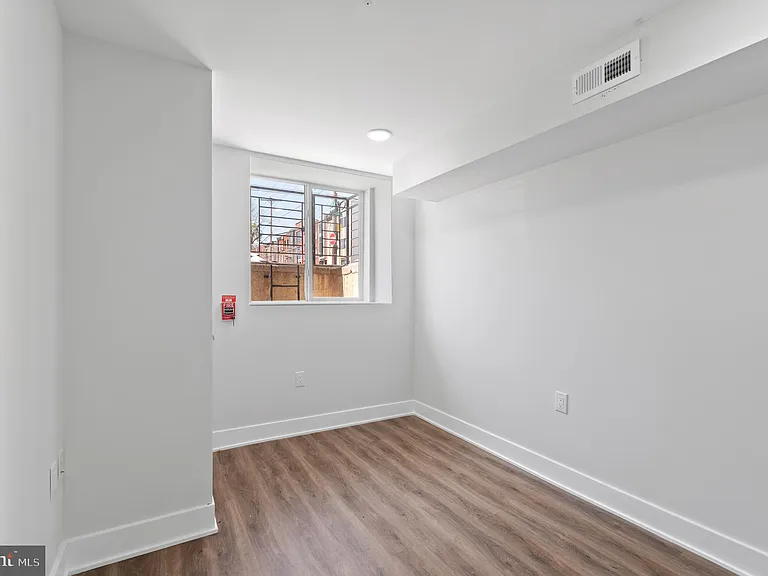 321 W Berks St #1 — Photo 13