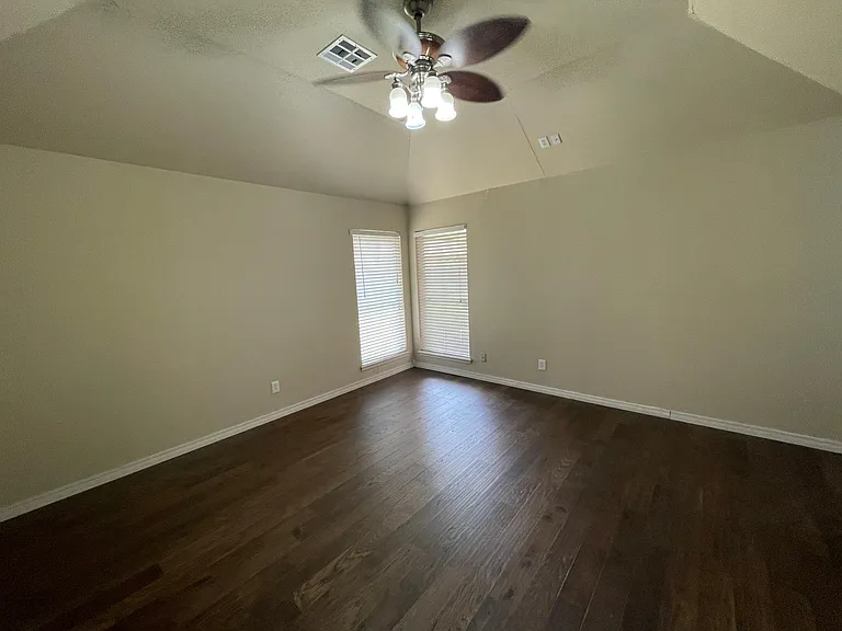 320 Albany Dr — Photo 8