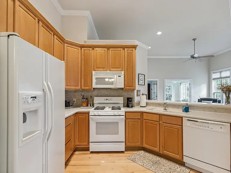 784 Castlefort Ave — Photo 9