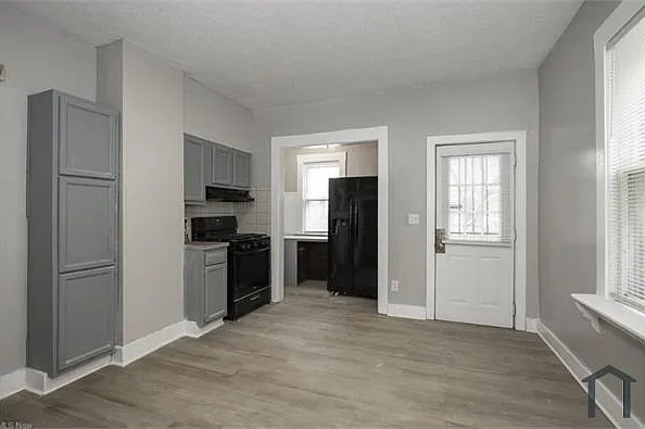 5614 Drake Ave — Photo 2