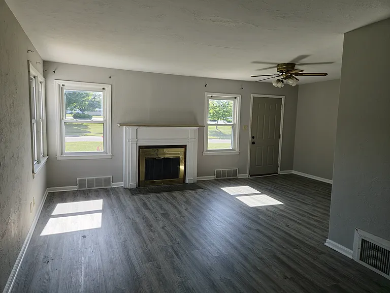 5730 Flint St — Photo 2