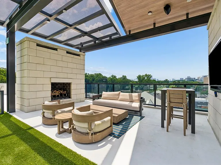2425 Peachtree Rd NE #607 — Photo 38