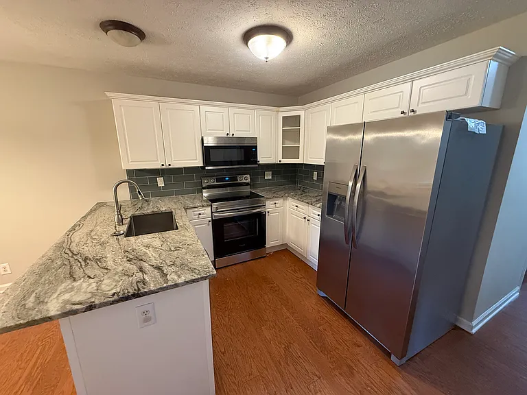 5772 Amalie Dr — Photo 11